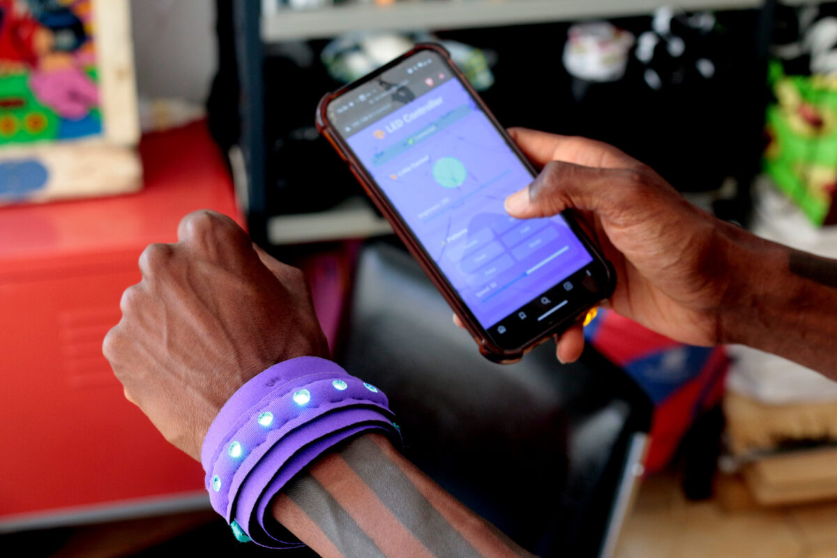 Light Bracelet Wearable - eTextile Playshop by WILLPOWER @ Mill